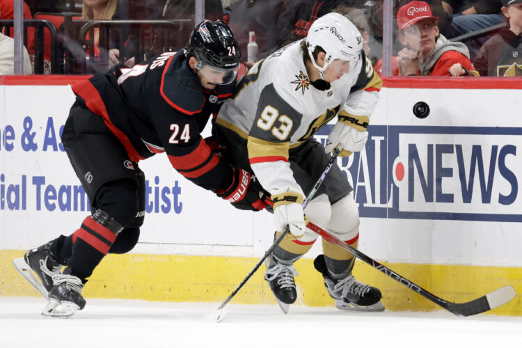 Hertl’s late goal lifts Knights